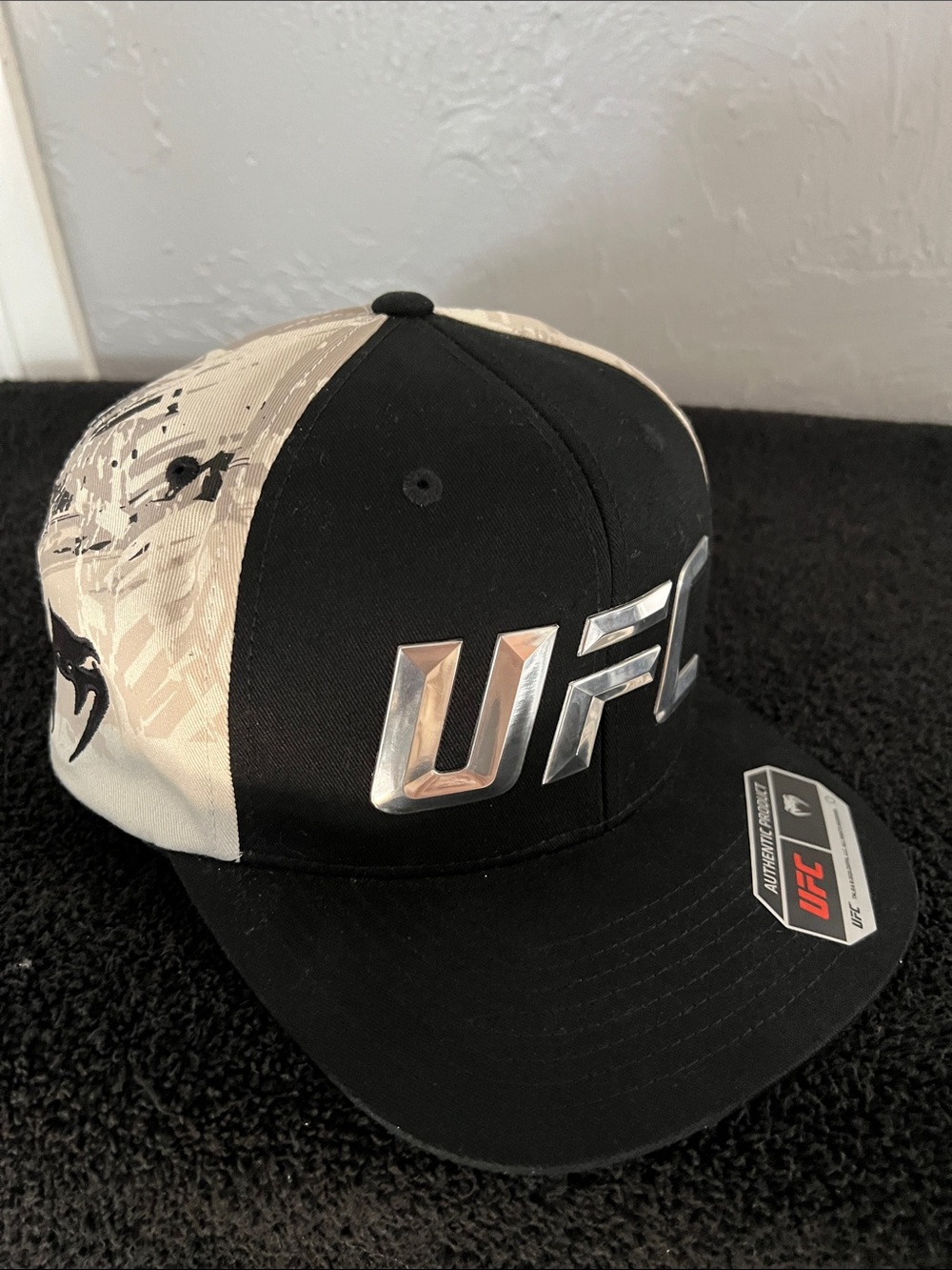 🔥🔥 “NWT” UFC VENUM Authentic Fight Week 2.0 Unisex Snapback Hat - Black - RARE